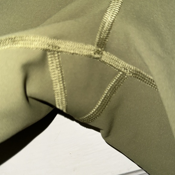 Lululemon Legging - SIZE 8 - Picture 10 of 10